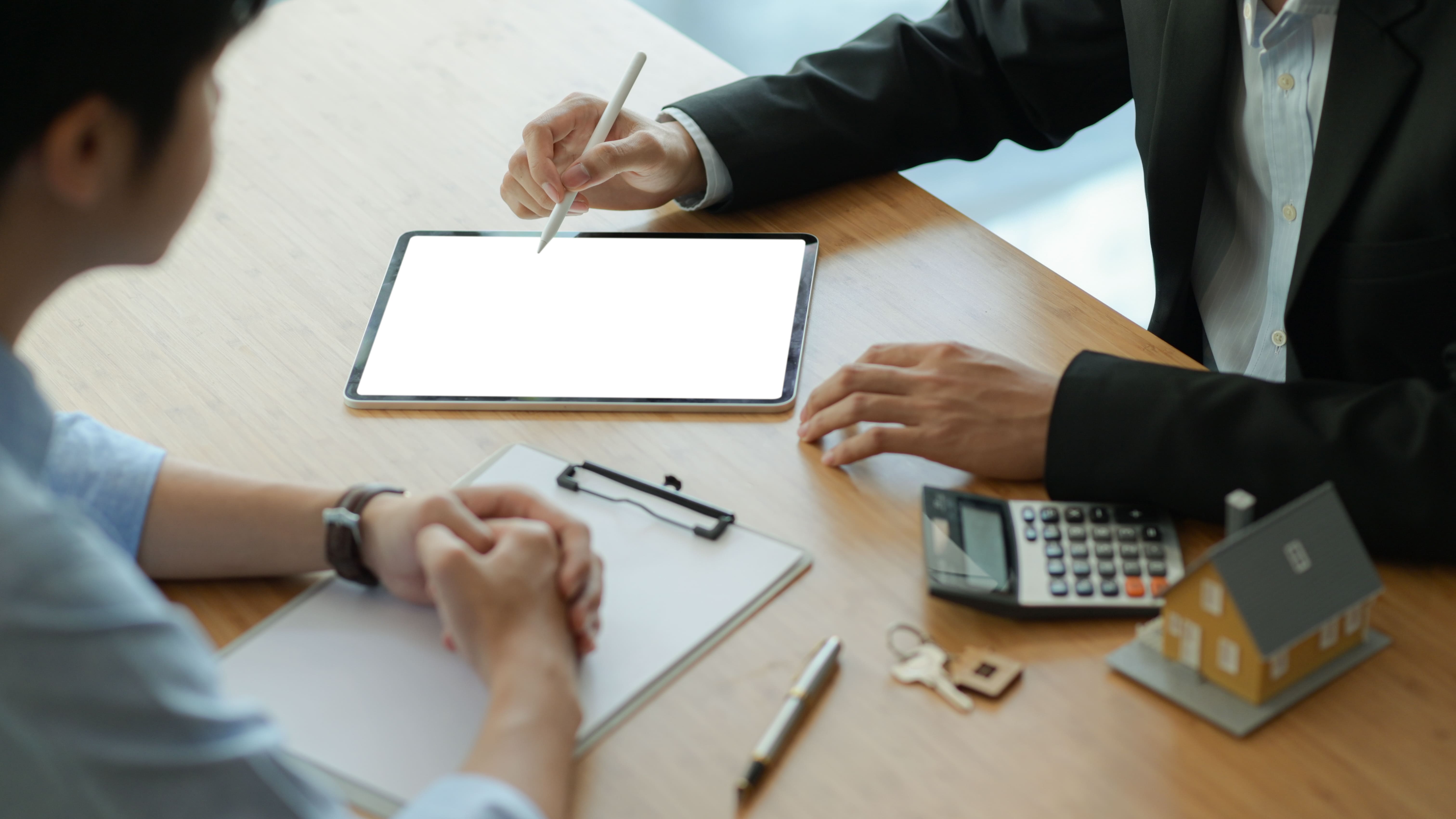 Wie Sie Ihre Hubarbeitsbühne versichern