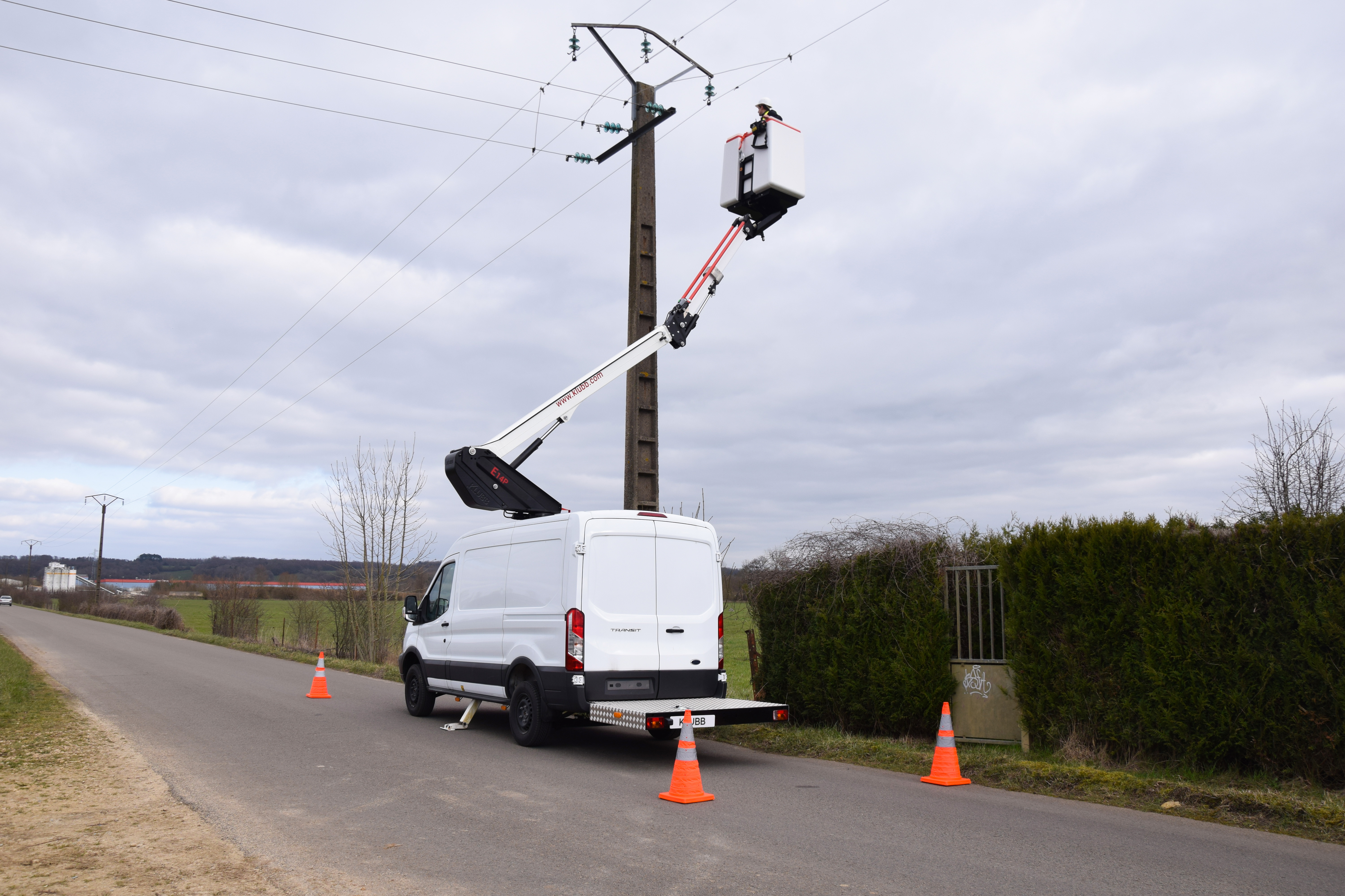 ELECTRICAL INDUSTRY AND WORKING AT HEIGHT: TRAINING AS A PREVENTION TOOL