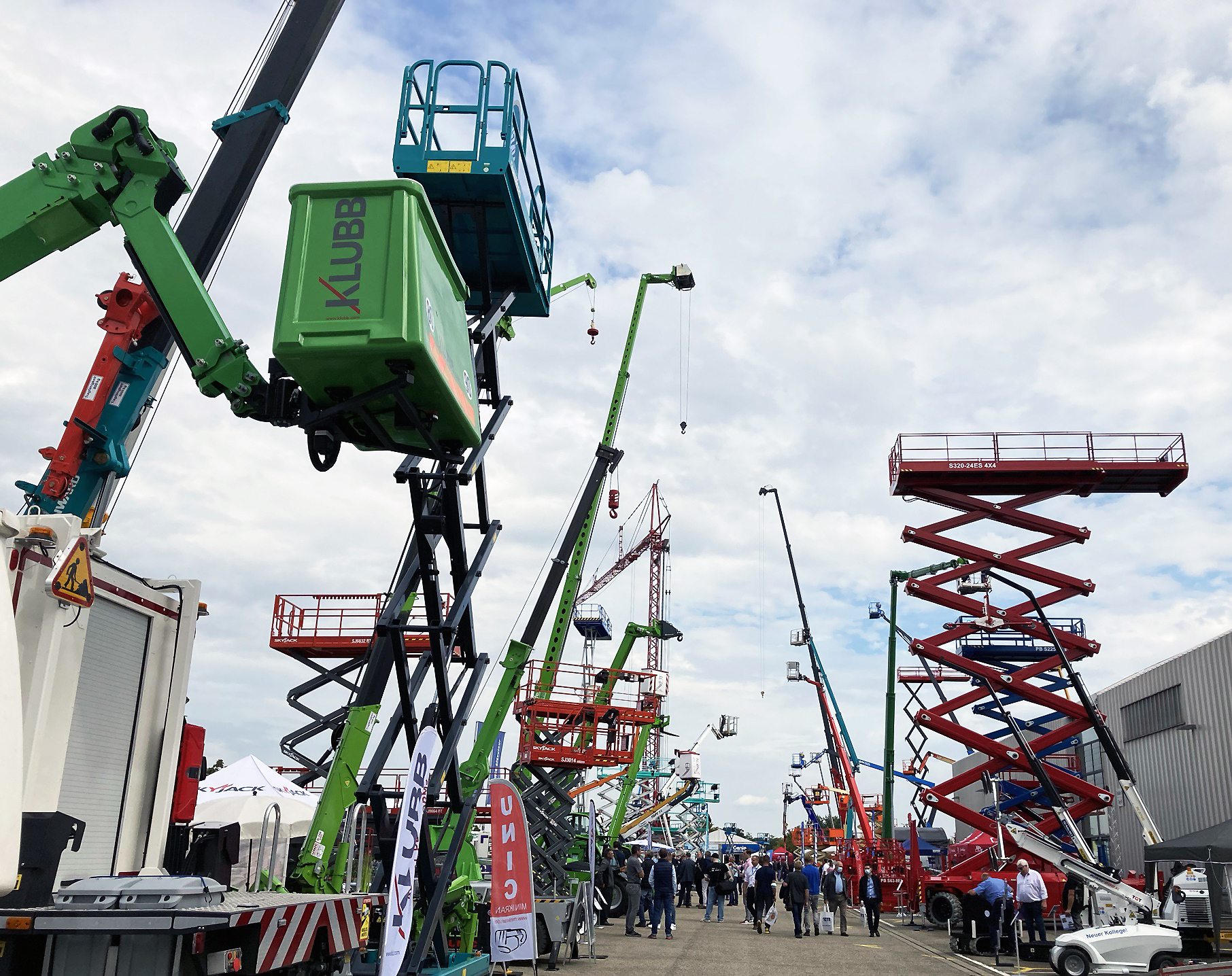 What are the 5 types of aerial work platforms ? 