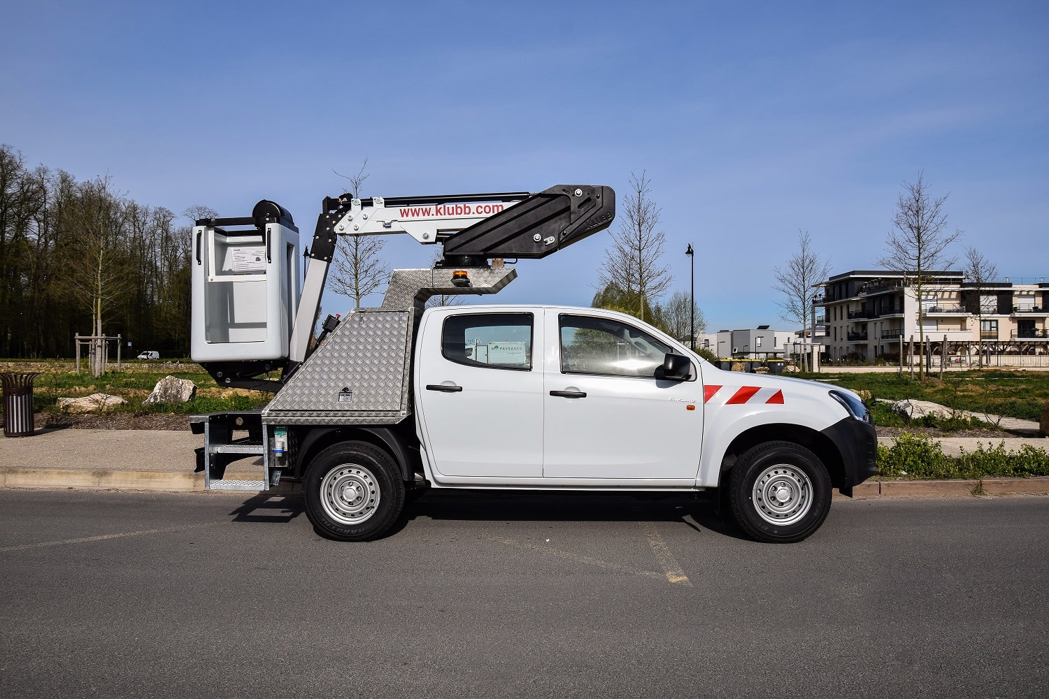 New: K20 telescopic platform on pick-up double cab Isuzu D-Max 4x4