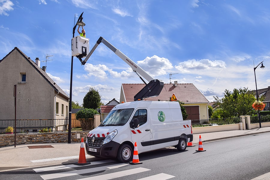 Klubb presents the first 100% electric platform on Renault Master ZE at the Mondial de l’Auto in Paris