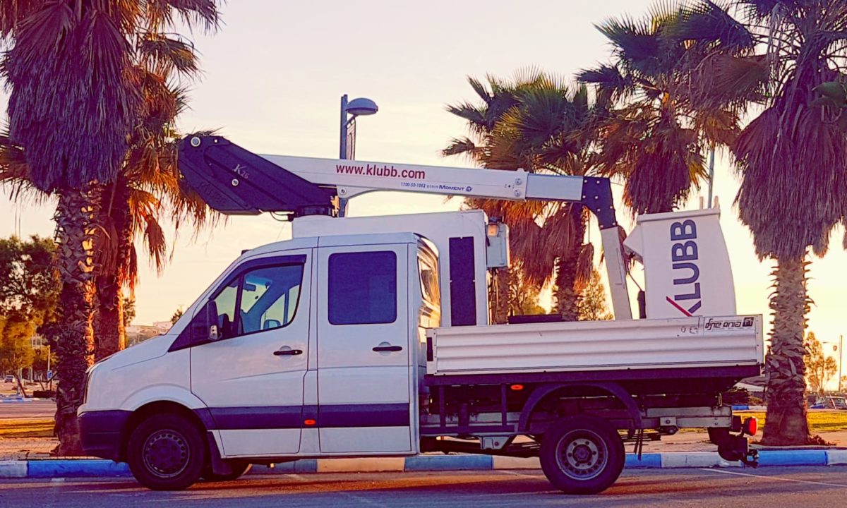 Focus on our bestselling vehicle mounted lift K26 on pick-up and chassis in Israel