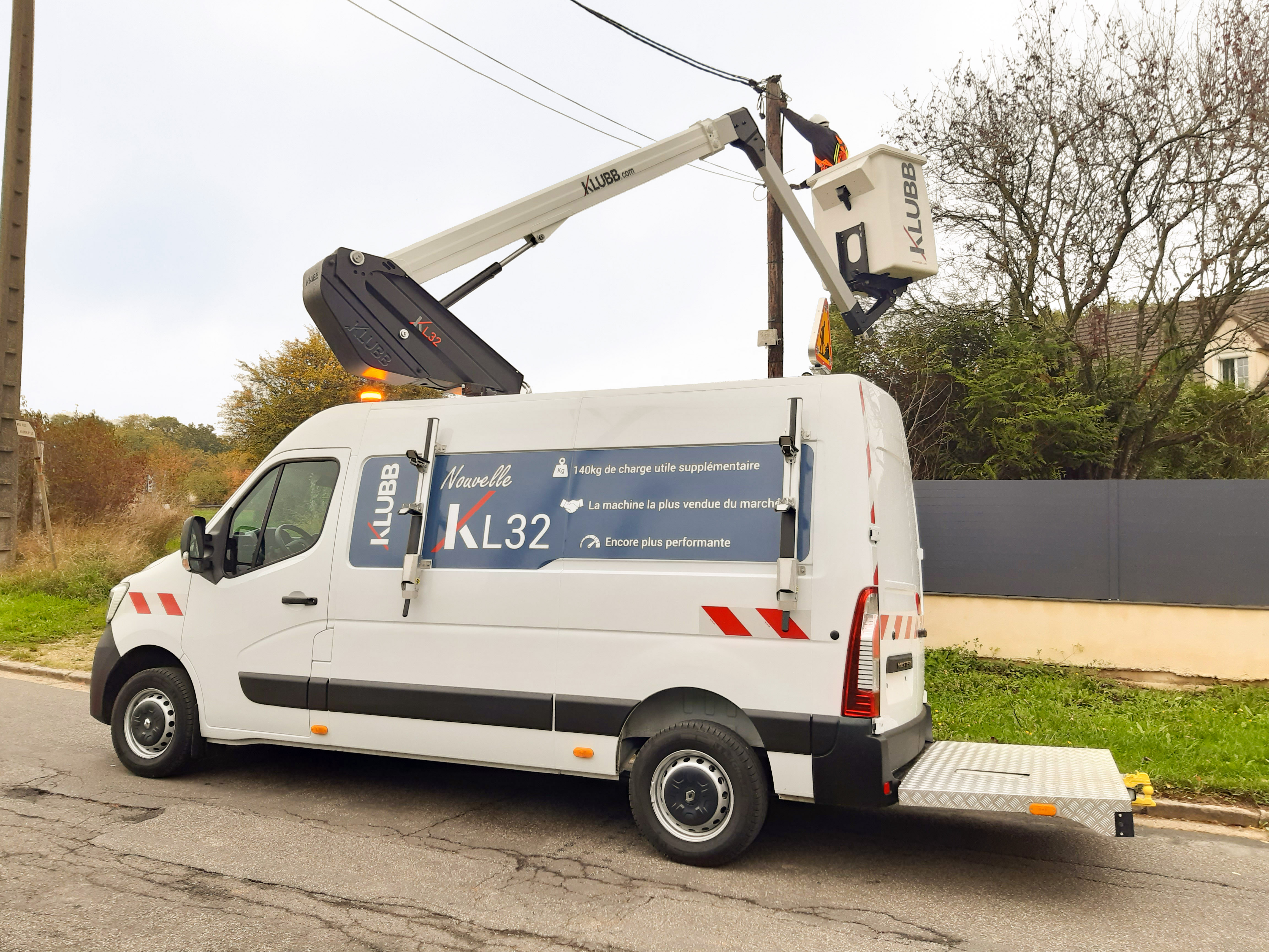 A significant gain in payload with the Klubb aerial work platforms light range!