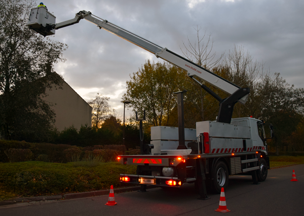 AERIAL WORK PLATFORMS FOR TREE PRUNING: THE ESSENTIAL SOLUTION FOR PROFESSIONALS