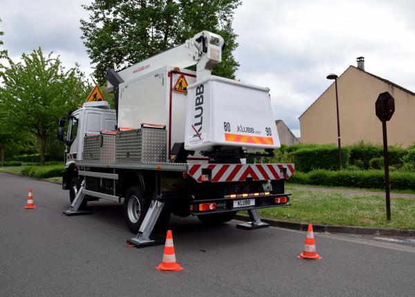 Aerial platforms with and without outriggers: what are the differences? 