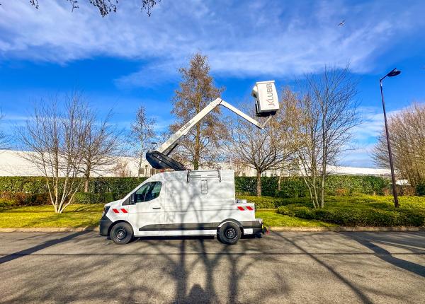 The cutaway van-mounted platform: compactness taken even further