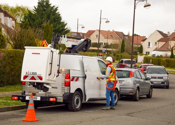 What are the maintenance requirements for an aerial work platform?