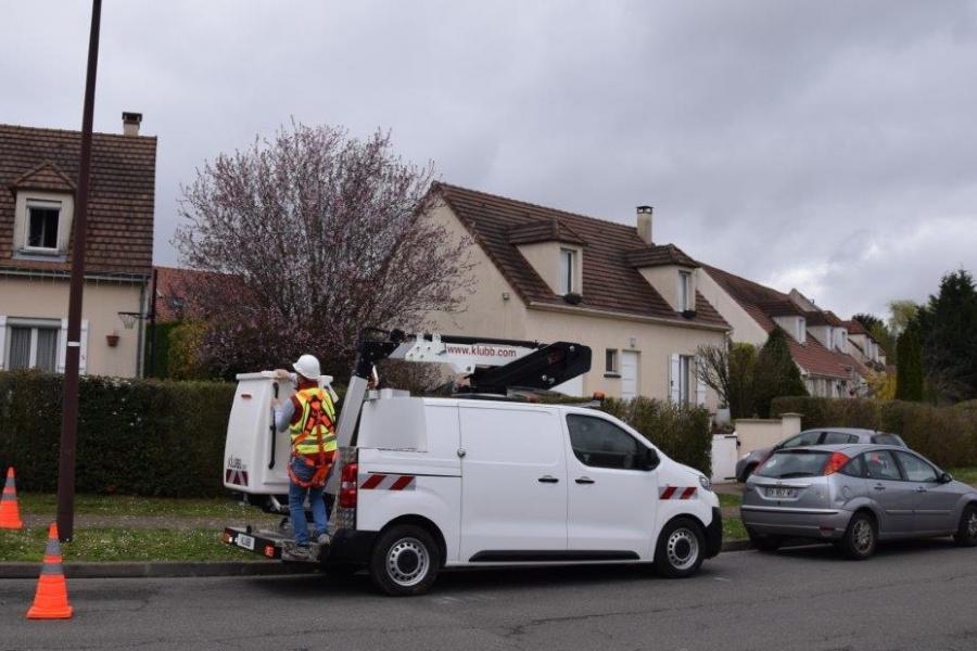 Why wear a ladder belt on aerial platform ?