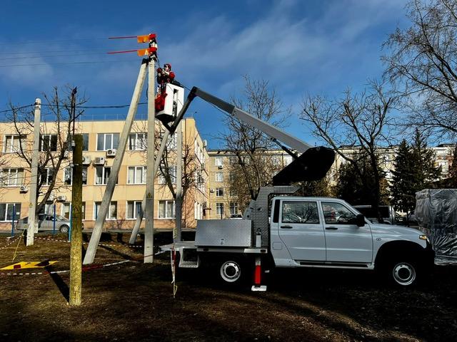 Wie Sie sich vor den 4 größten Ursachen von Unfällen mit Hubarbeitsbühnen schützen können