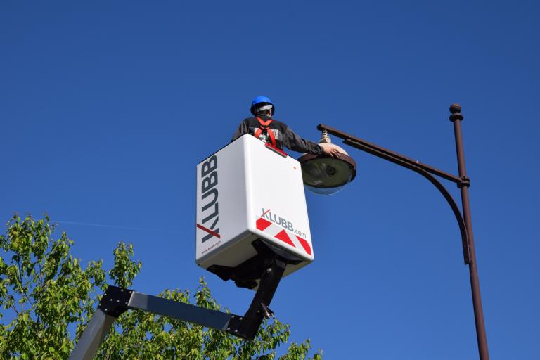 What fall protection is required for an aerial lift ?