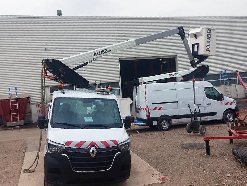Can an aerial platform be used on a slope ?
