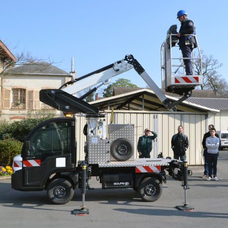 Compact aerial work platforms, the discreet asset for communities! 