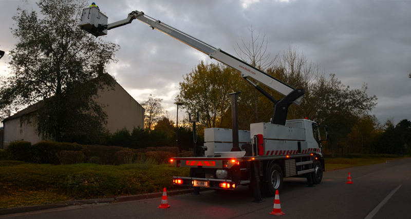 AERIAL WORK PLATFORMS FOR TREE PRUNING: THE ESSENTIAL SOLUTION FOR PROFESSIONALS