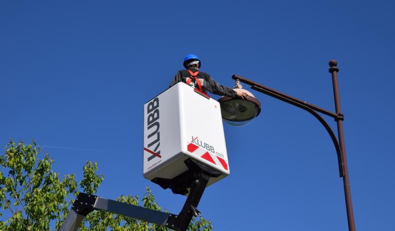 What fall protection is required for an aerial lift ?