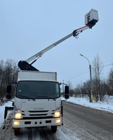 Entdecken Sie die E14P, eine isolierte Hubarbeitsbühne, ideal für Arbeiten im Energiebereich!