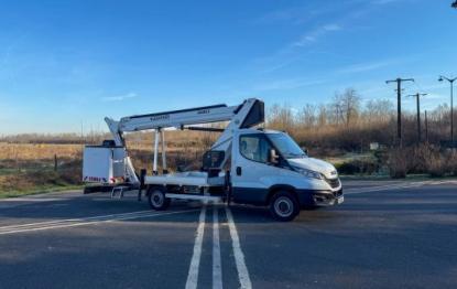 20m aerial platform with telescopic boom and jib on iveco daily pt 200je