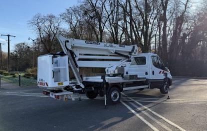 20,50m articulated aerial work platform on iveco daily