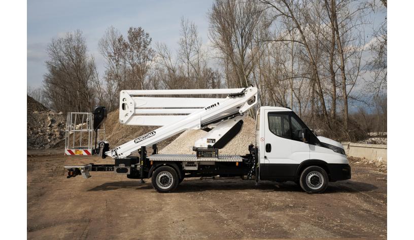 22m articulated boom lift on chassis pnt 220 nlx