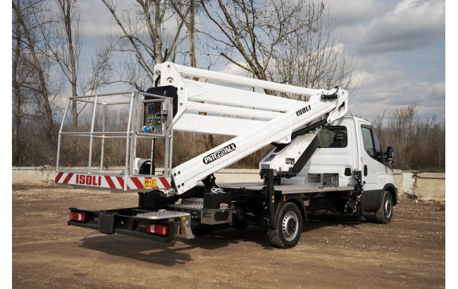 22m articulated boom lift on chassis pnt 220 nlx