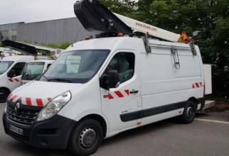 file n°1166 aerial platform k32 on a renault master van