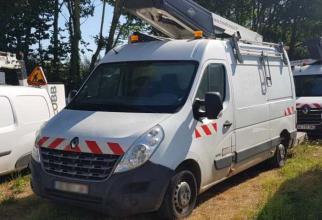 file n°1168 aerial platform k21b on a renault trafic van