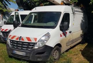 file n°1169 aerial platform et32ne on a renault master van