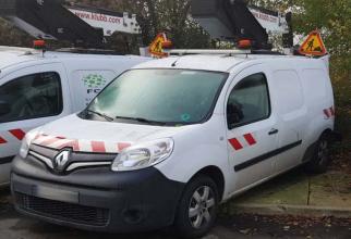 file n°1172 aerial platform k20 on a renault kangoo van