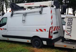 file n°1177 aerial platform k32 on a renault master van