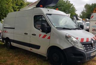 file n°1179 aerial platform k32 on a renault master van