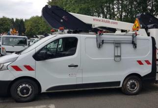 file n1180 aerial platform k21 on a renault trafic van