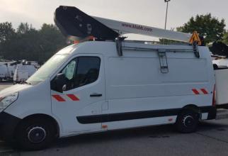 file n°1184 aerial platform k32 on a renault master van