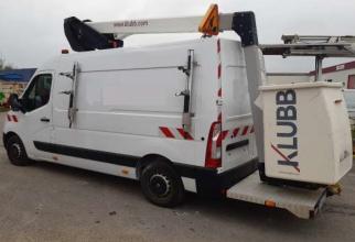 file n°1236 aerial platform k32 on a renault master van