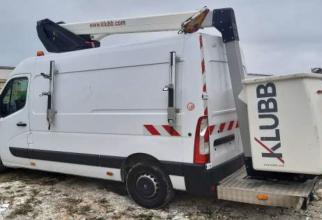 file n°1239 aerial platform k32 on a renault master van