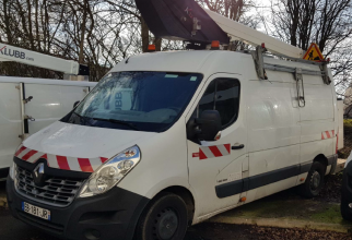 file n°1042 aerial platform k32 on a renault master