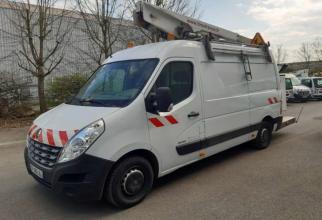 file n°691 aerial platform et26nexs on a renault master