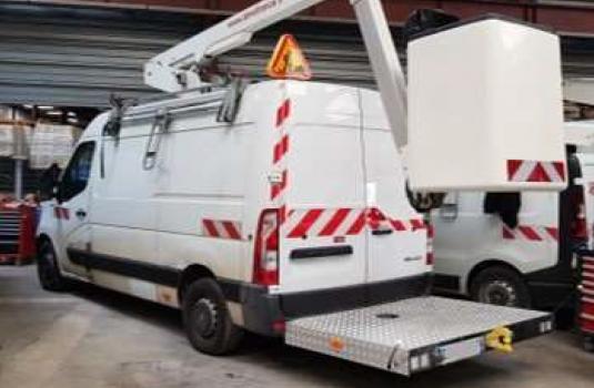 file n°1167 aerial platform et35lez on a renault master van