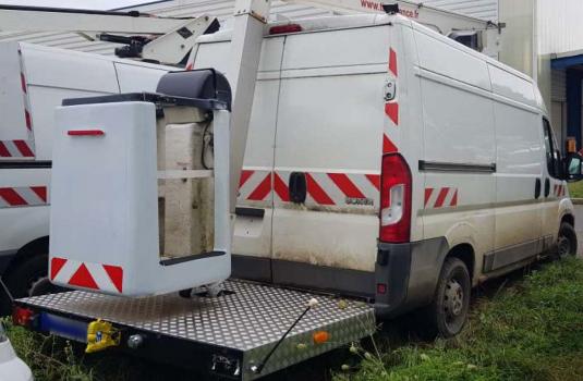 file n°1174 aerial platform et32ne on a peugeot boxer van