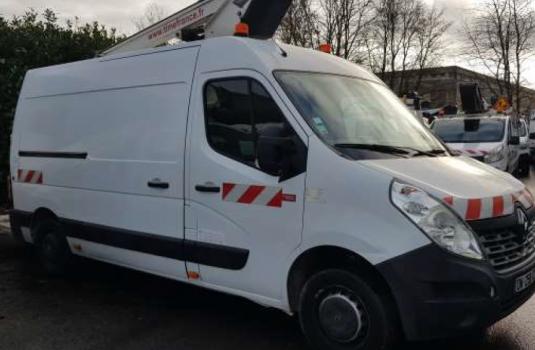 file n°1051 aerial platform et32 on a renault master