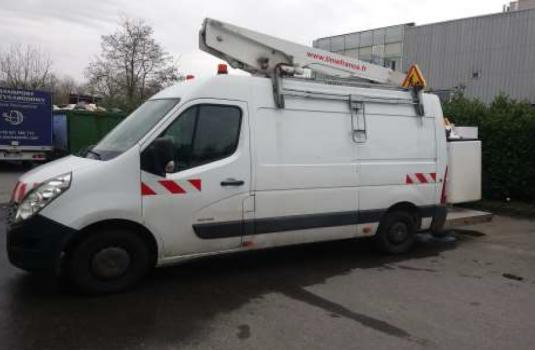 file n°1064 aerial platform et26ne on a renault master