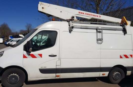 file n°1075 aerial platform et32ne on a renault master