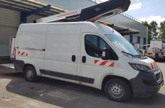 file n°1136 aerial platform et35lez on a peugeot boxer