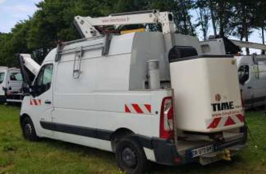 file n°897 aerial platform et110 on a renault master