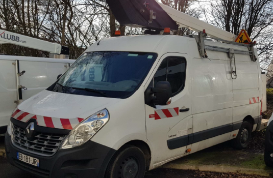 file n°1042 aerial platform k32 on a renault master