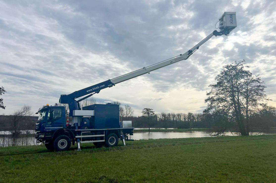 18m telescopic aerial platform on truck e18p 4x4