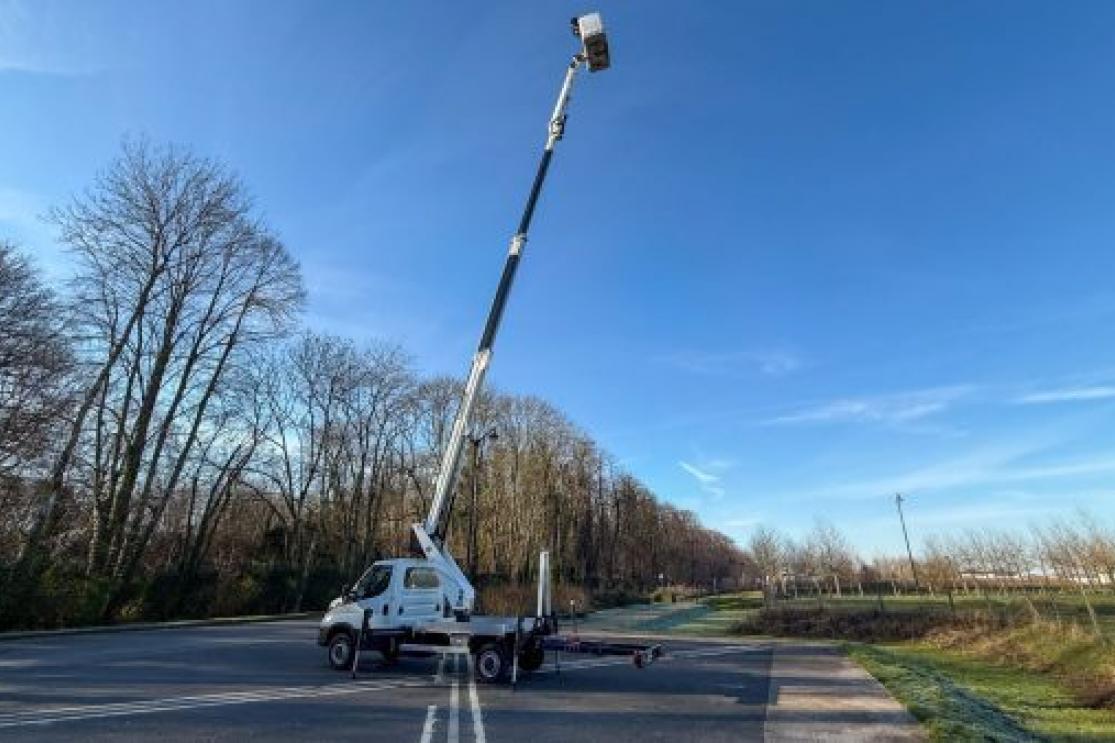 20m aerial platform with telescopic boom and jib on iveco daily pt 200je