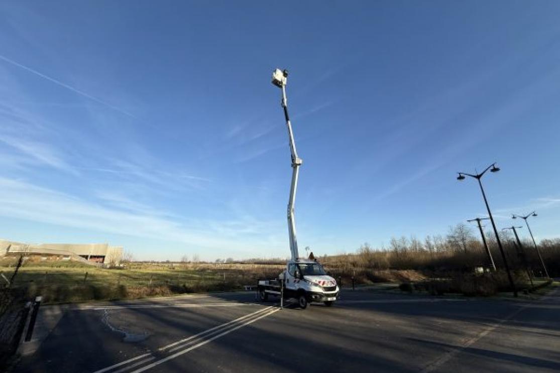 20,50m articulated aerial work platform on iveco daily
