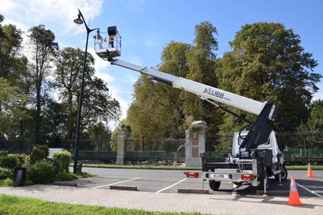 kt17 chassis mounted aerial access platforms