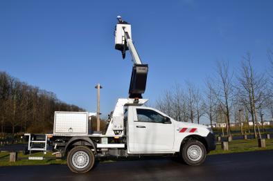 kl26 aerial platform on an isuzu dmax