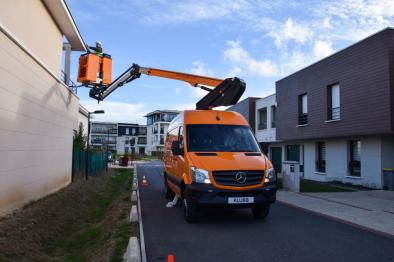 k42p aerial work platform on van