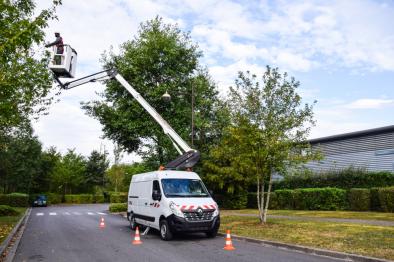 k42p aerial work platform on van